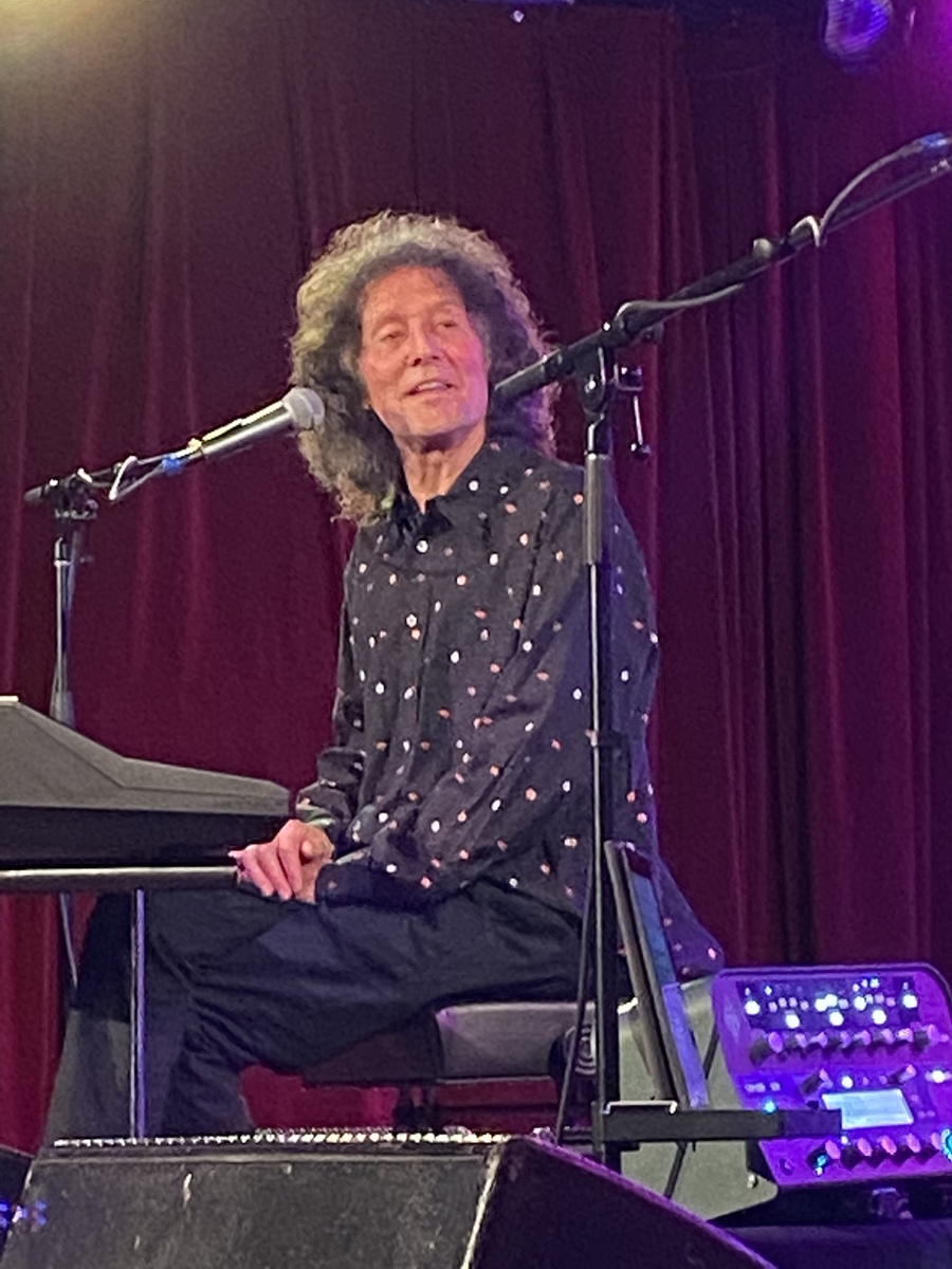 Gilbert O’Sullivan Concert & Tour History (Updated for 2023) Concert