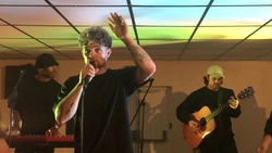 Tom Grennan on Oct 8, 2021 [564-small]