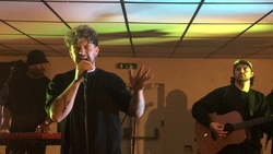 Tom Grennan on Oct 8, 2021 [565-small]