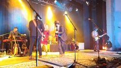 Drew Holcomb & the Neighbors / Penny and Sparrow / Drew Holcomb on Nov 14, 2015 [876-small]