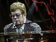 Elton John on Apr 2, 2022 [408-small]