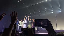 5 Seconds of Summer / COIN on Apr 6, 2022 [328-small]