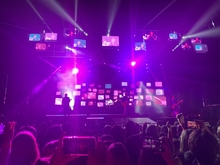 5 Seconds of Summer on Apr 15, 2022 [039-small]