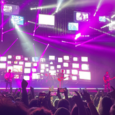 5 Seconds of Summer / Hinds on Apr 22, 2022 [249-small]
