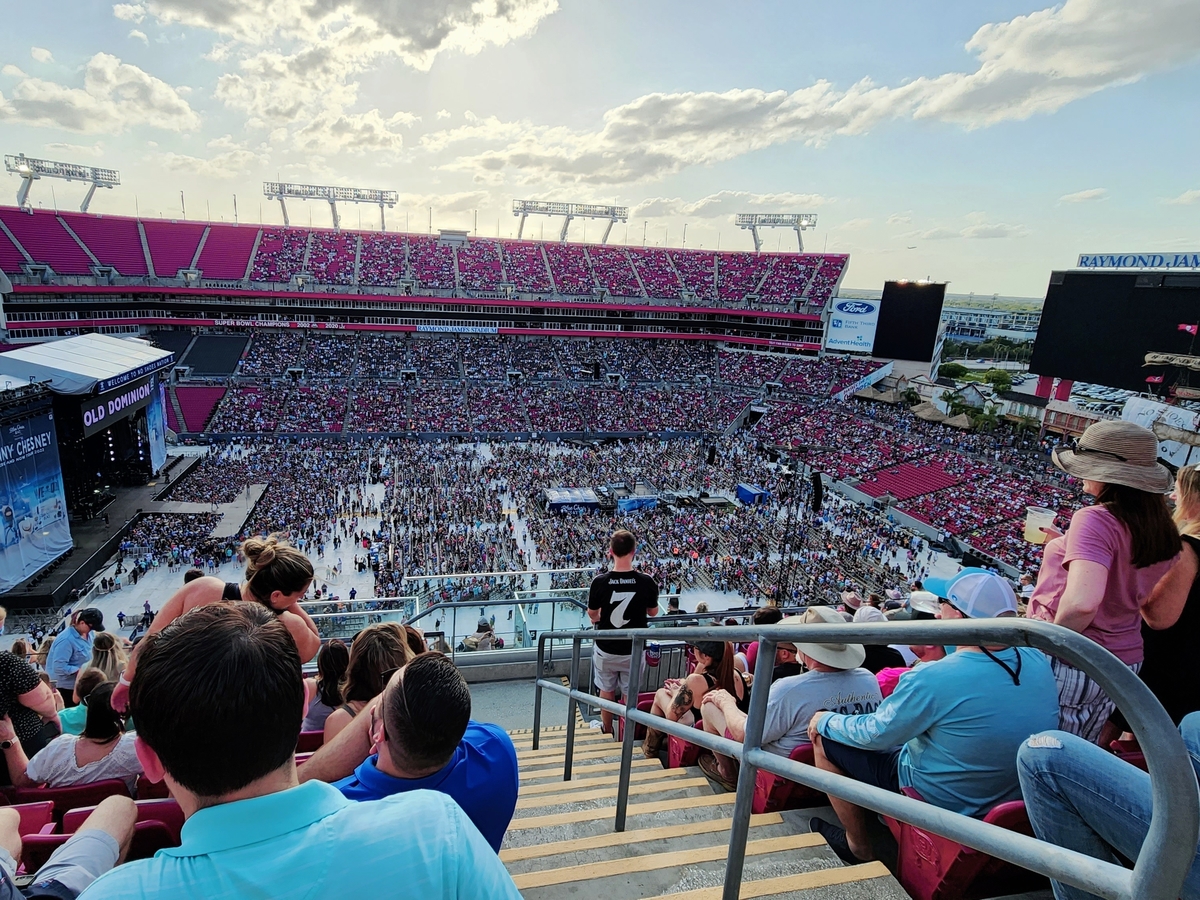 raymond-james-stadium-concert
