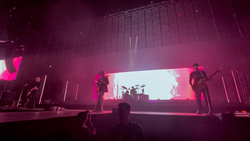 5 Seconds of Summer / Hinds on Apr 23, 2022 [002-small]