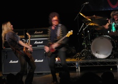 Glenn Hughes / Jared James Nichols on Oct 20, 2015 [566-small]