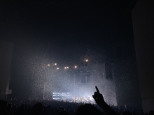 HAIM / Buzzy Lee on Apr 25, 2022 [677-small]