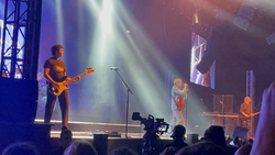 5 Seconds of Summer / Hinds on Apr 23, 2022 [832-small]