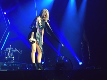 Ellie Goulding / Sara Hartman on Jan 26, 2016 [979-small]
