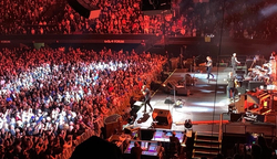 Pearl Jam / Pluralone on May 7, 2022 [514-small]