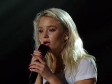 Zara Larsson on Sep 16, 2016 [862-small]