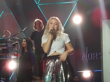 Zara Larsson on Sep 16, 2016 [864-small]