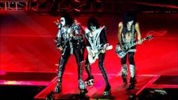 Kiss on Feb 9, 1995 [980-small]