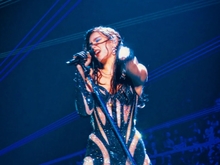 Dua Lipa / Griff on May 17, 2022 [104-small]