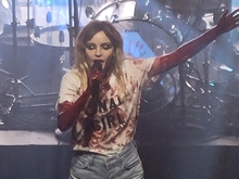 CHVRCHES / fanclubwallet on Jun 1, 2022 [933-small]