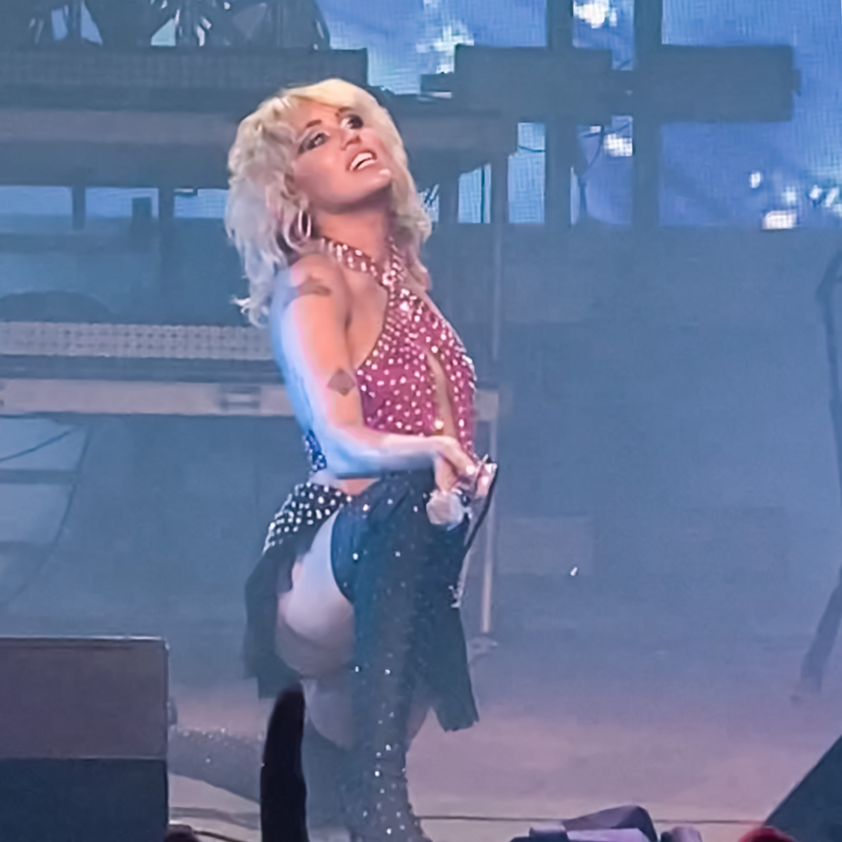 Sep 17, 2021 Miley Cyrus / Wiz Kalifa at American Family Insurance