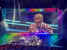 Elton John  on Apr 8, 2022 [348-small]