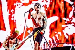 Red Hot Chili Peppers / Nas / Thundercat on Jun 10, 2022 [324-small]