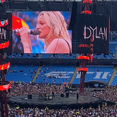 Ed Sheeran / Maisie Peters / DYLAN (UK) on Jun 10, 2022 [408-small]