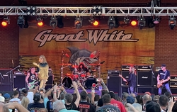 Great White / Slaughter on Jun 10, 2022 [158-small]