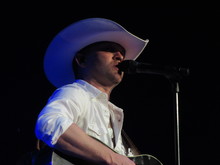 Justin Moore / Dylan Scott on Mar 25, 2018 [762-small]