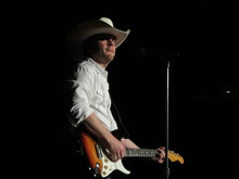 Justin Moore / Dylan Scott on Mar 25, 2018 [764-small]