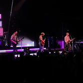 5 Seconds of Summer / Pale Waves on Jun 14, 2022 [907-small]