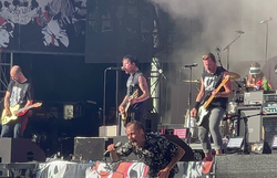 Die Toten Hosen / Feine Sahne Fischfilet / Donots on Jun 18, 2022 [666-small]