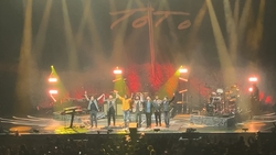 Journey / Toto on Mar 4, 2022 [121-small]