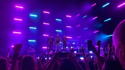 Big Time Rush / Dixie D’amelio on Jun 24, 2022 [620-small]