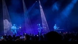5 Seconds of Summer / Pale Waves on Jun 25, 2022 [786-small]
