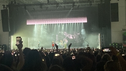 Pale Waves / 5 Seconds of Summer on Jul 9, 2022 [375-small]