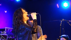 Sari Schorr & The Engine Room on Apr 26, 2017 [383-small]