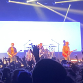 Pale Waves / 5 Seconds of Summer on Jul 18, 2022 [386-small]