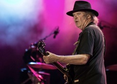 Neil Young & Crazy Horse / Neil Young / Devendra Banhart on Jul 26, 2013 [010-small]