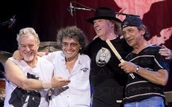 Neil Young & Crazy Horse / Neil Young / Devendra Banhart on Jul 26, 2013 [013-small]