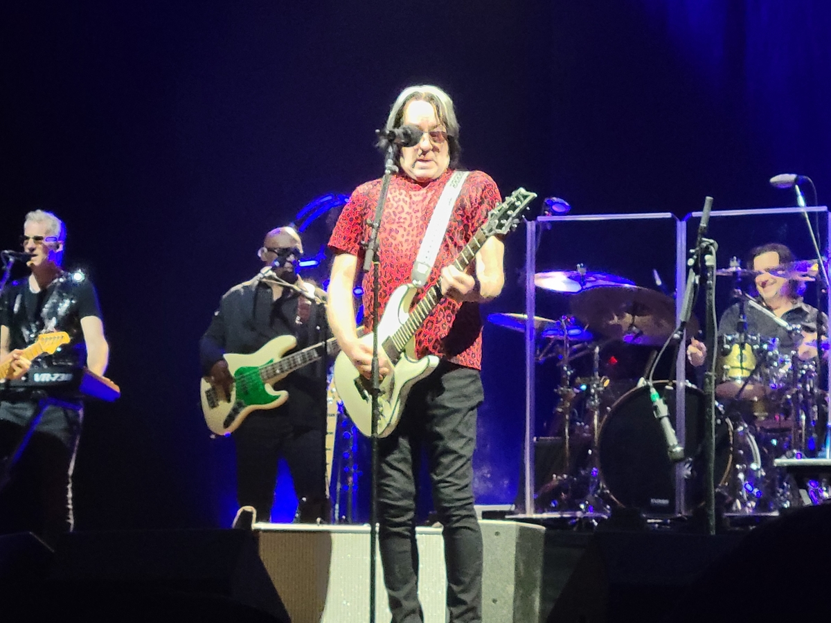Jul 31, 2022: Daryl Hall / Todd Rundgren at Hard Rock Live, Seminole ...