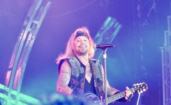 Mötley Crüe / Def Leppard / Poison / Joan Jett & The Blackhearts / Classless Act on Jul 14, 2022 [027-small]