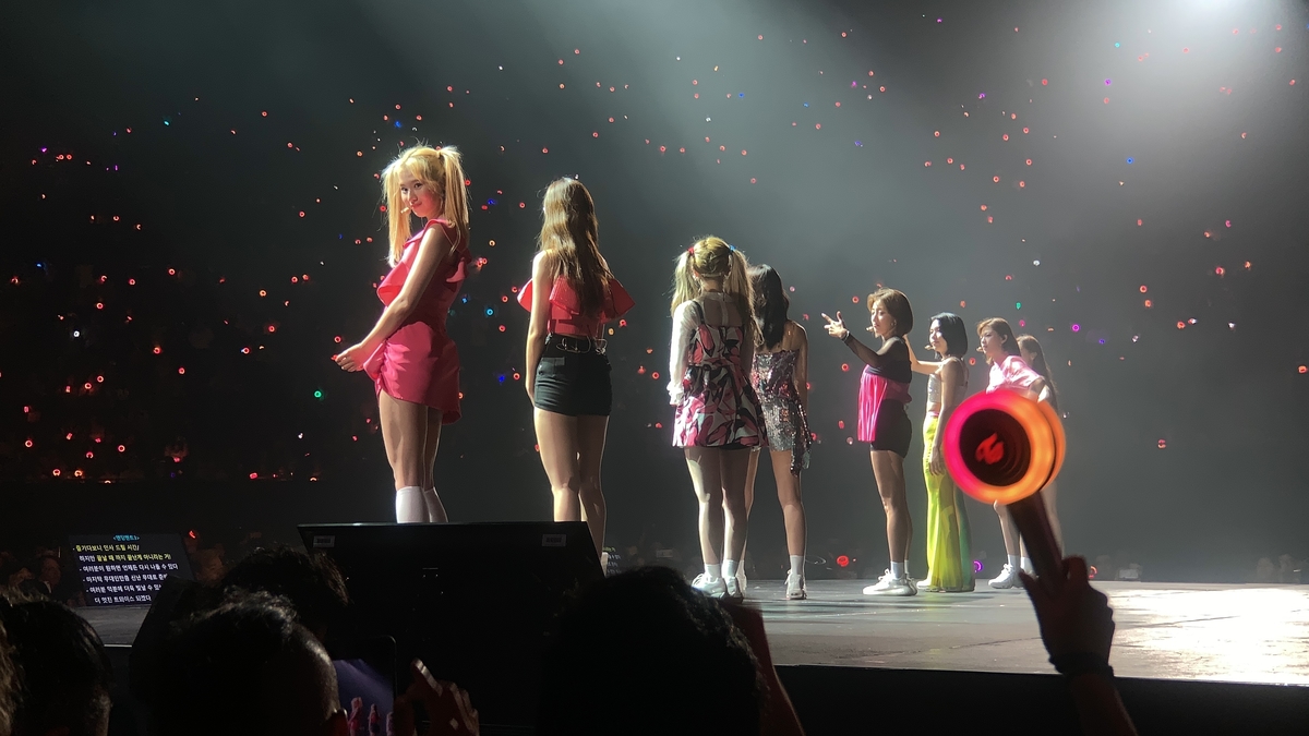 Jul 17 19 Twice World Tour 19 Twicelights At The Forum Los Angeles California United States Concert Archives