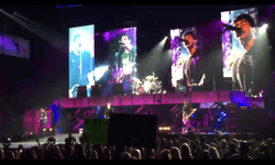 5 Seconds of Summer / Hey Violet on Aug 4, 2015 [360-small]