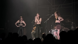The One More Haim Tour on Apr 24, 2022 [415-small]