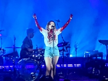 CHVRCHES / fanclubwallet on Jun 15, 2022 [465-small]