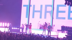 The 1975 on Nov 20, 2019 [802-small]