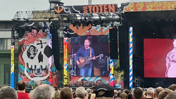 Die Toten Hosen / Feine Sahne Fischfilet / Thees Uhlmann / Stoned Jesus on Aug 20, 2022 [720-small]