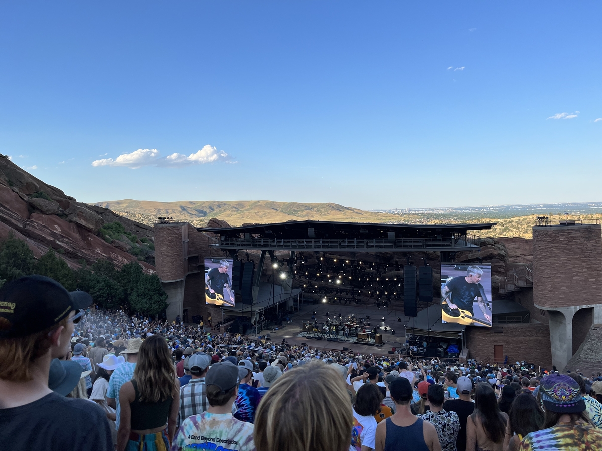 Jul 17, 2022 The String Cheese Incident / Billy Strings at Red Rocks