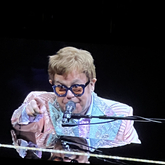 Elton John on Apr 12, 2022 [926-small]