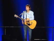 Paul McCartney on Jun 25, 2015 [360-small]