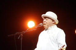 Salif Keita / Courtnee Roze on Jul 13, 2019 [702-small]