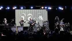 Christopher Cross / Todd Rundgren / Jason Scheff / Badfinger Feat. Joey Molland / Denny Laine on Jun 16, 2022 [938-small]